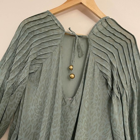 Women's Oversized Flare Top Bell Sleeves - Picture 4 of 9